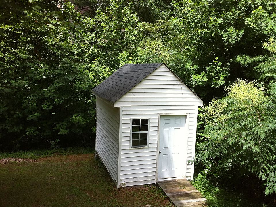 2nd image of 2787 Linden Ln
