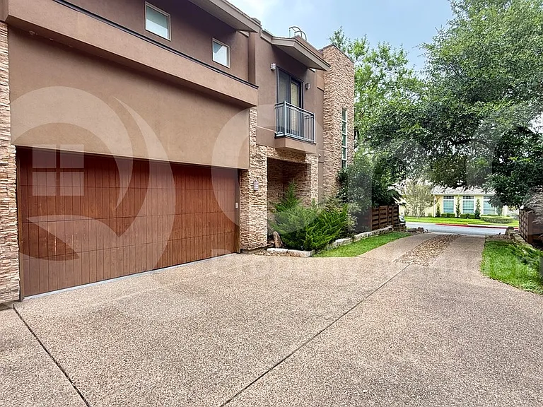 2502 Kinney Rd #A — Photo 2
