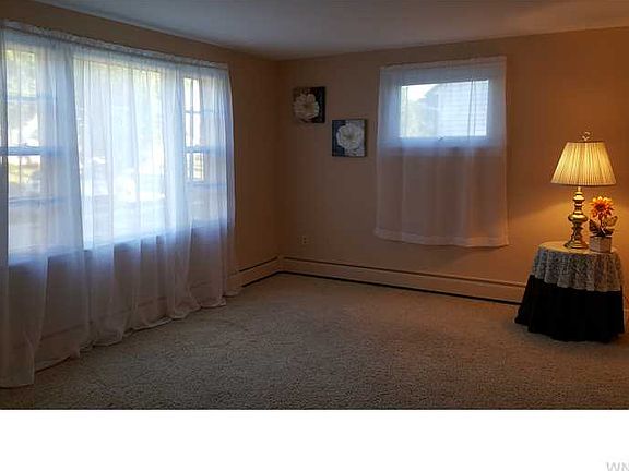 5th image of 260 Chamberlin Dr