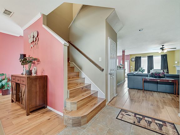 5th image of 461 Sonoma Dr