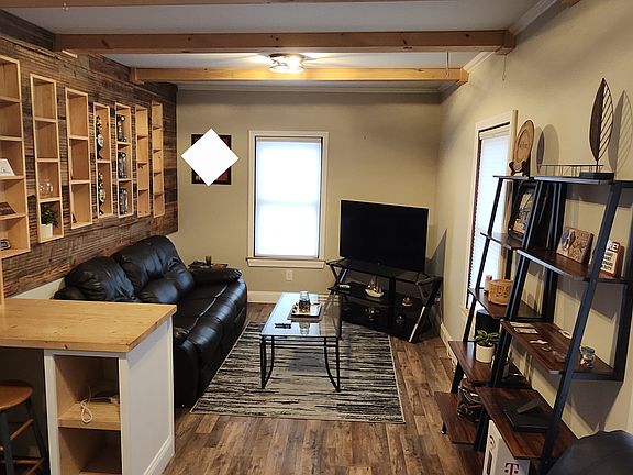 2nd image of 44 Vine St Floor 2