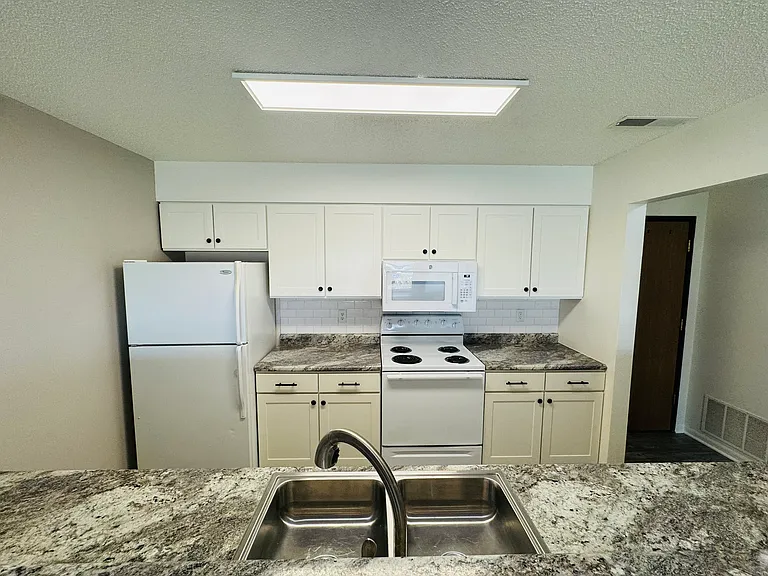 245 Beaver Kreek Ctr #5 — Photo 4