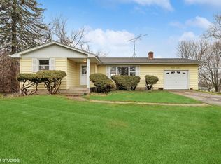 5632 Hanssen Rd, Gurnee, IL 60031