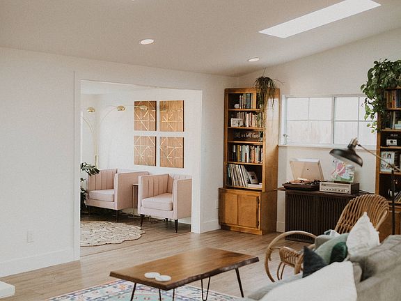 4th image of 2587 Melbourne Dr