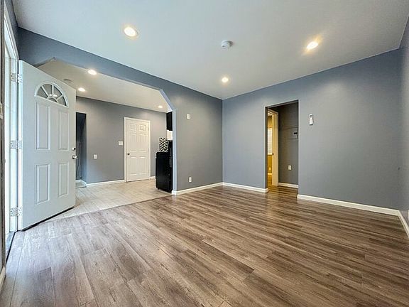 5th image of 6048 Seville Ave Unit A