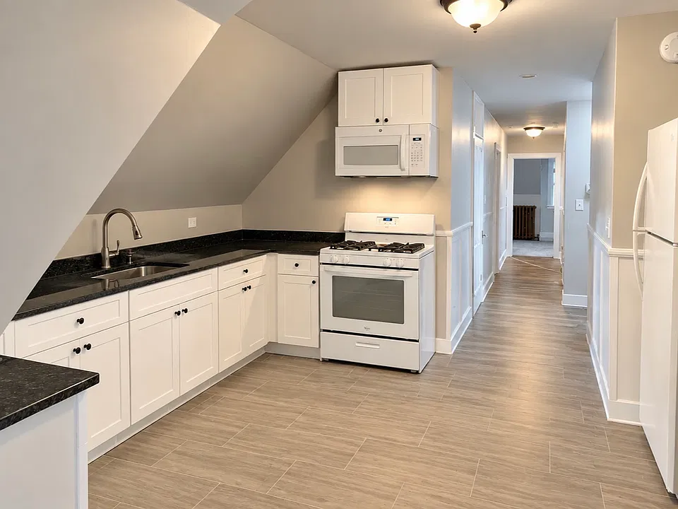 24 Dean St #3