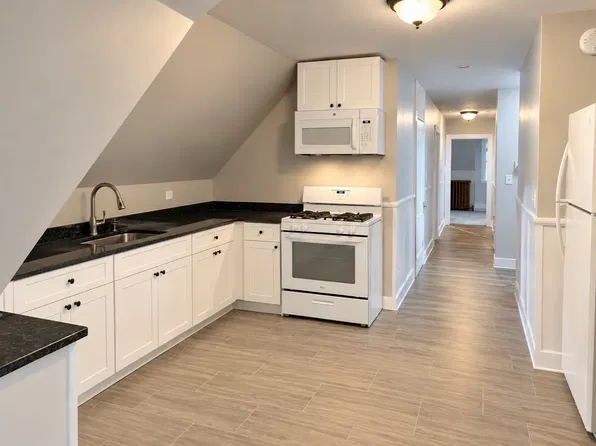24 Dean St APT 3, Taunton, MA 02780