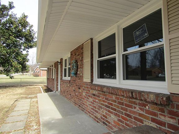 2nd image of 557 Grantchester St