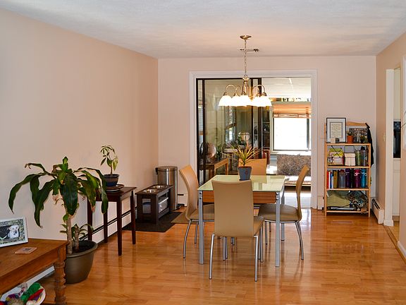5th image of 165 Alexander St