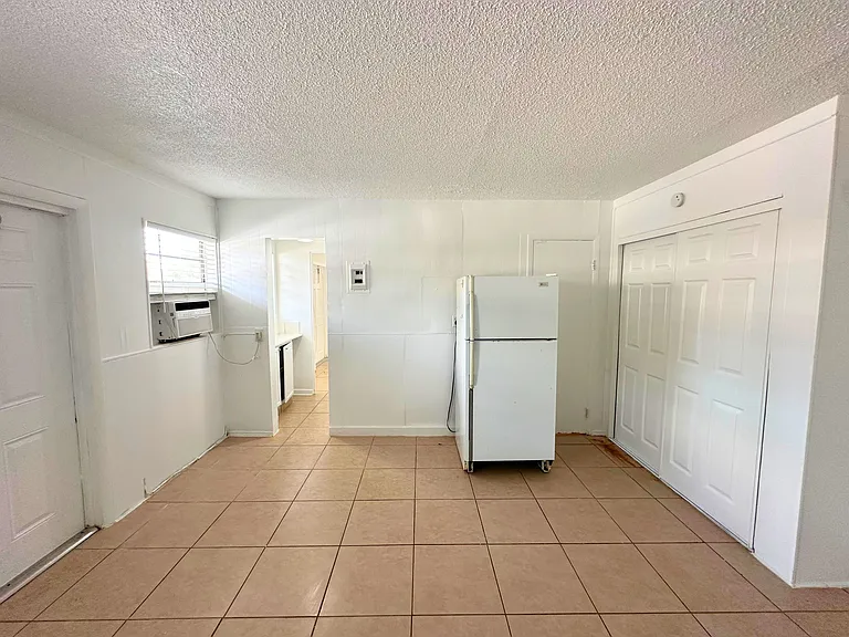 4611 South Congress Ave — Photo 13