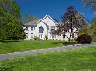 15 Whispering Way, Warren, NJ 07059