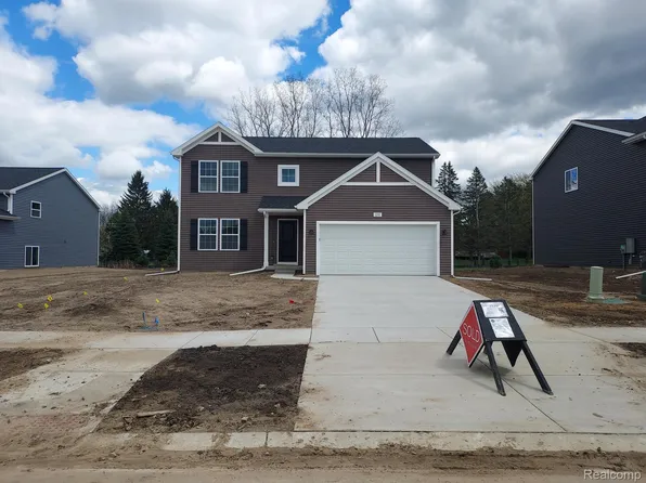1201 Lockes St, Howell, MI 48843