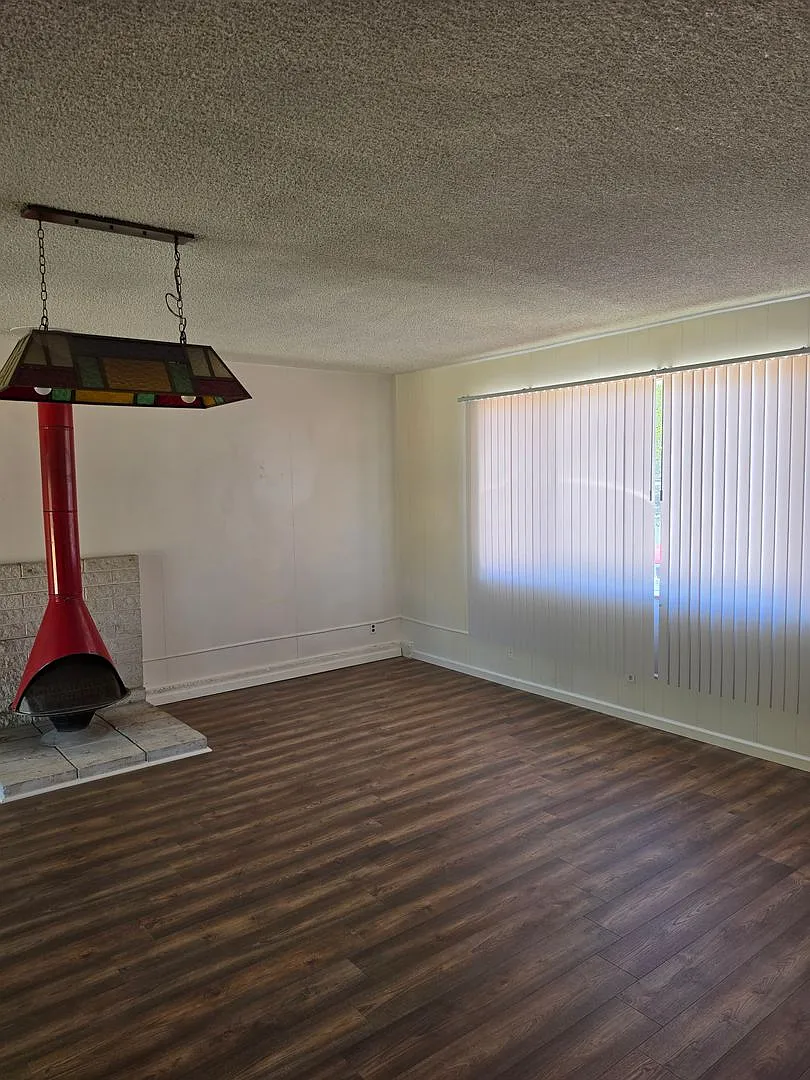 3 Bedroom 2 Bath — Photo 4