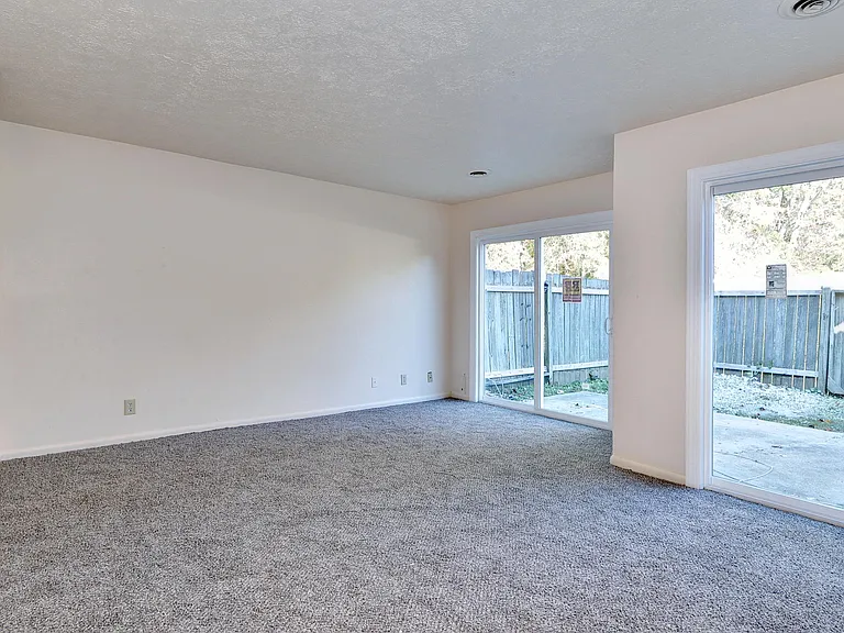 4043 Midlands Rd — Photo 8