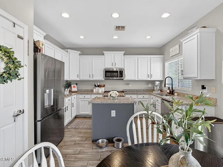 118 W Dragon Tree Ave — Photo 17