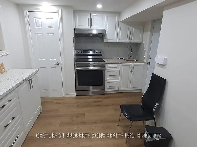 68 Hoskins Sq — Photo 2