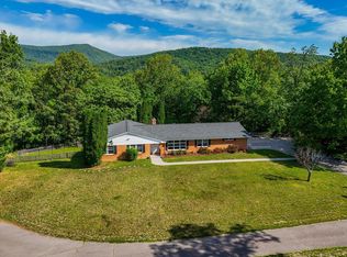 8029 Hilltop Dr, Roanoke, VA 24018