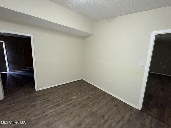 5th image of 3320 Ridgeland Dr