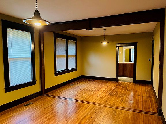 As you walk through the front door you step into the living / dining area of the property. Both bedrooms and the bathroom are located to the right. Kitchen located straight ahead.