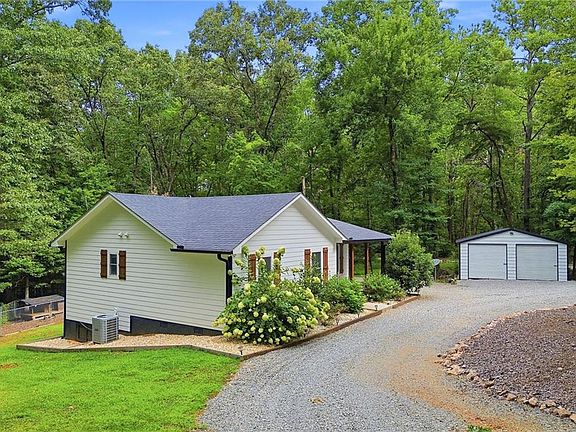 3rd image of 137 Geneva Rd