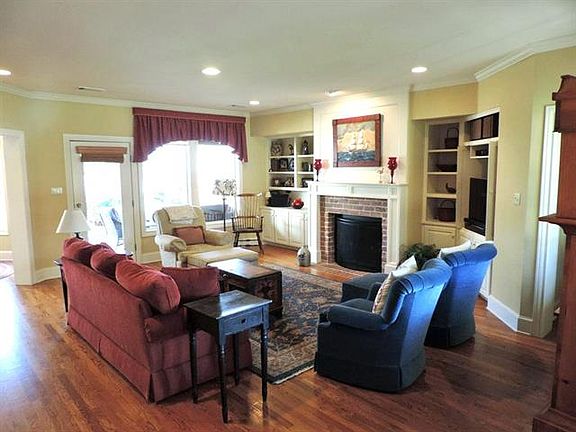 3rd image of 1315 Amber Ct