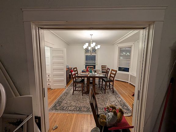 3rd image of 31 N Pine Ave