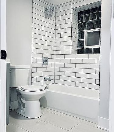 2nd image of 5558 W Congress Pkwy #1