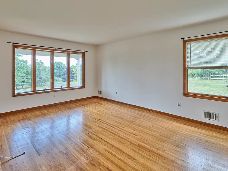 815 Clawson Ave — Photo 20