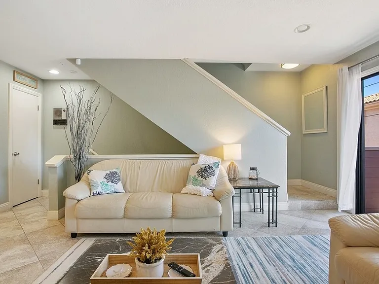 737 Seacoast Dr — Photo 2