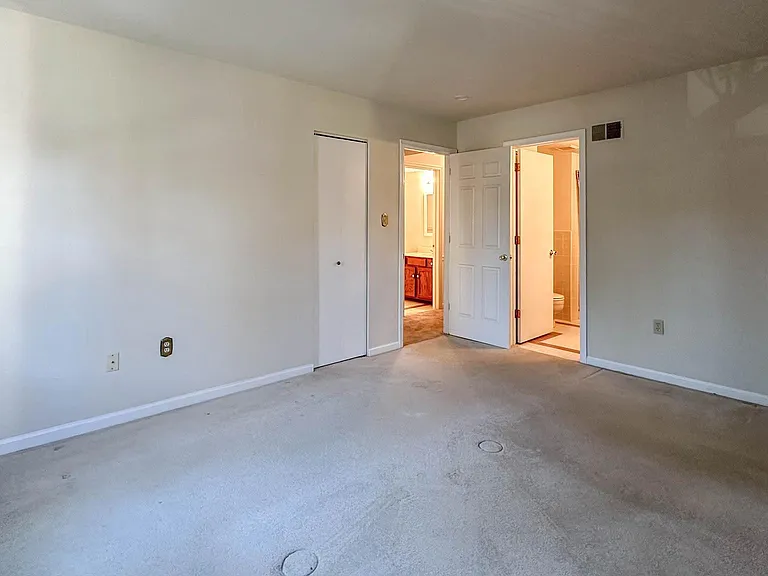 109 Valley Greene Cir — Photo 18