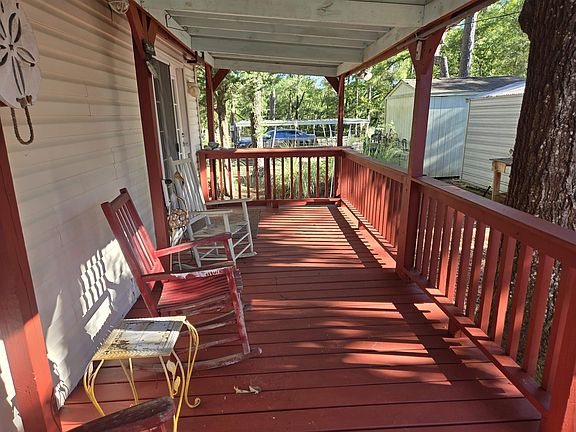 3rd image of 609 Live Oak Dr.