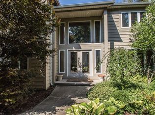 36150 Spicebush Ln, Solon, OH 44139