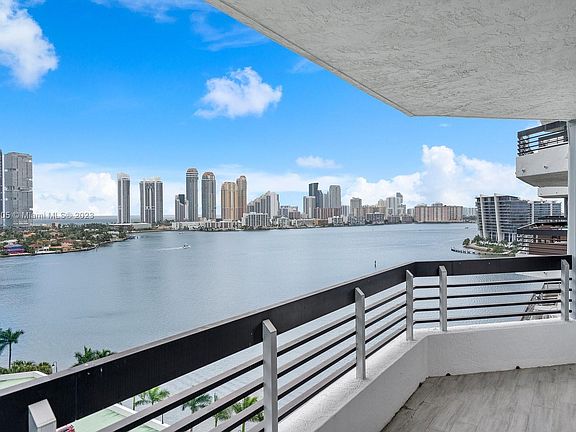 2nd image of 3530 Mystic Pointe Dr APT 1713