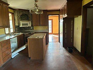 3rd image of 269 Vargo Rd