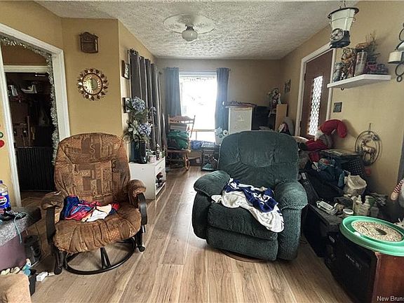 4th image of 17 Daigle St