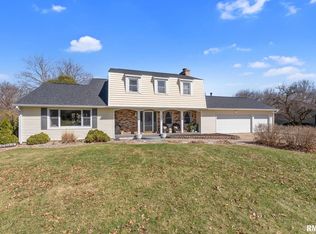 3075 Quail Ridge Rd, Bettendorf, IA 52722
