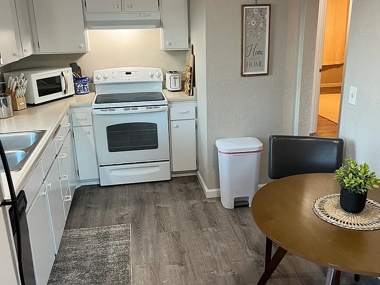 520 38th Pl #520 — Photo 2