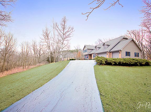 2nd image of 816 Woodland Dr