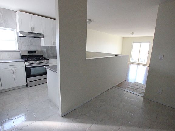3rd image of 1125 Ovington Ave APT 3