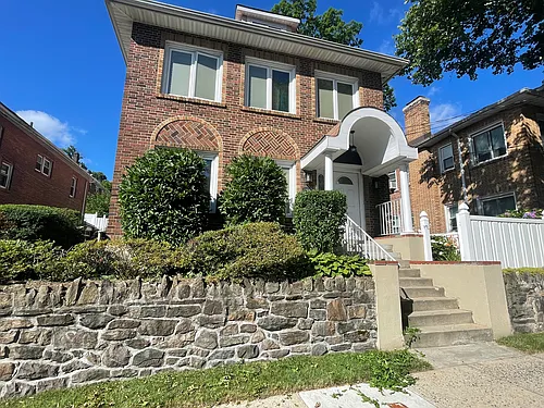 574 E 3rd St #1 Photo 1