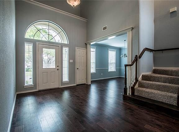 4th image of 7021 Castle Creek Dr E