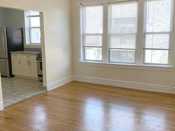 3rd image of 806 N Bishop St APT 3B