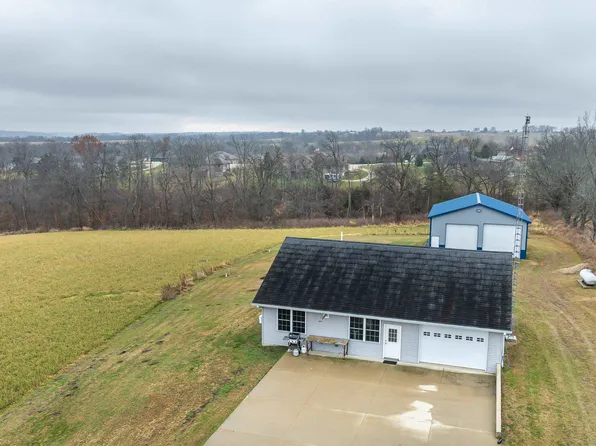 20216 Kruse Ln, Sherrill, IA 52073