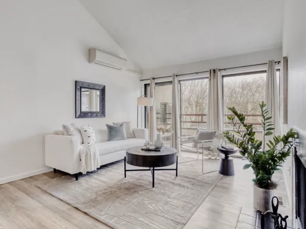 5150 S Landing Dr #302B2, Portland, OR 97239