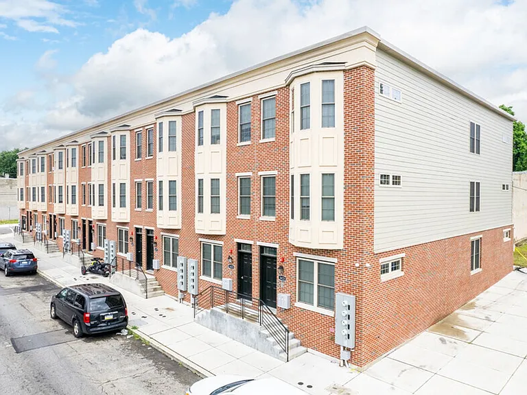 Venango Apartments — Photo 32