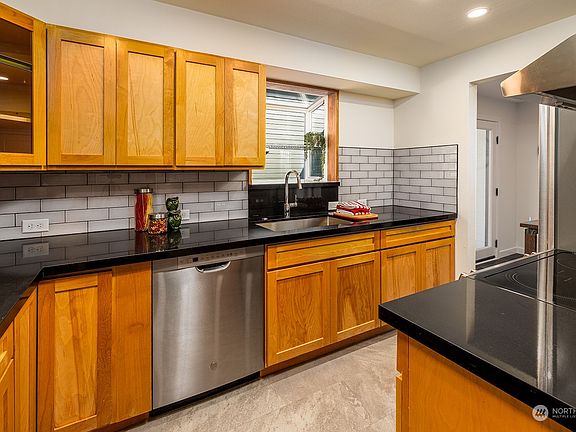5th image of 13002 Sunnyside Avenue N