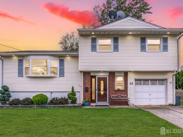 43 Charlotte St, Carteret, NJ 07008