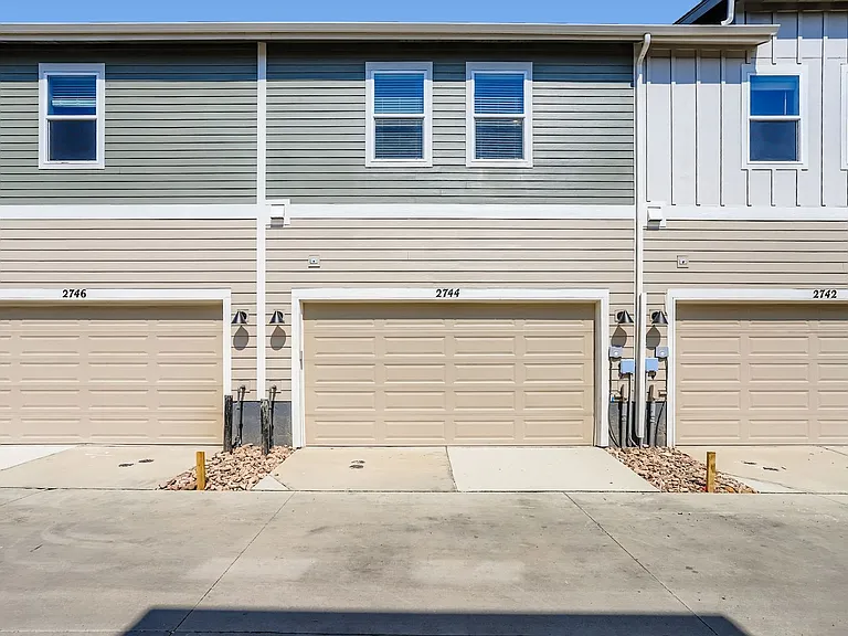 2744 Bear Springs Cir — Photo 23
