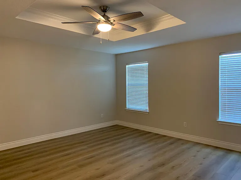 509 Golden Gate Dr — Photo 9