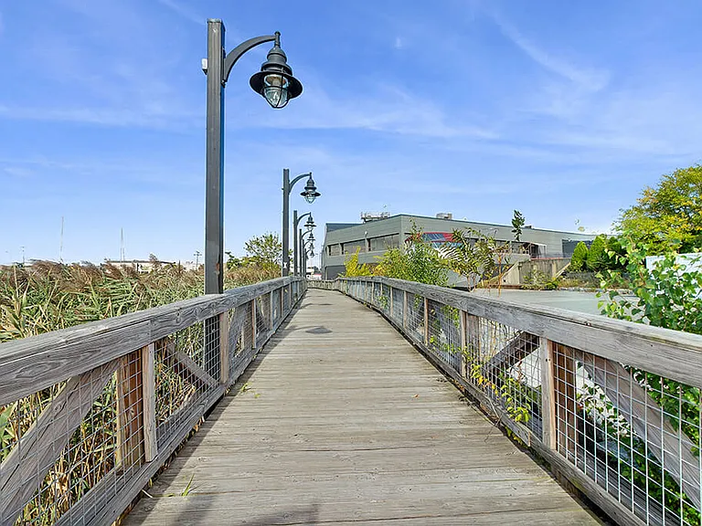 Axis Admiral's Hill Apartments — Photo 33